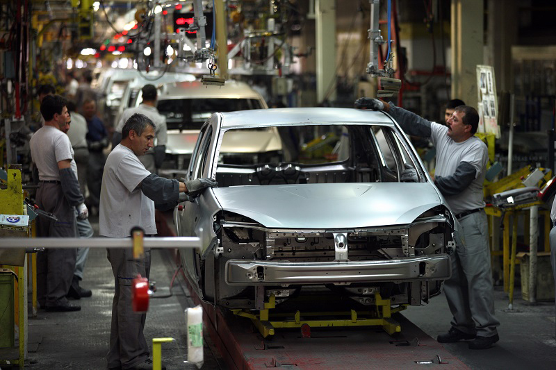 Renault angajează ingineri pentru uzina Dacia